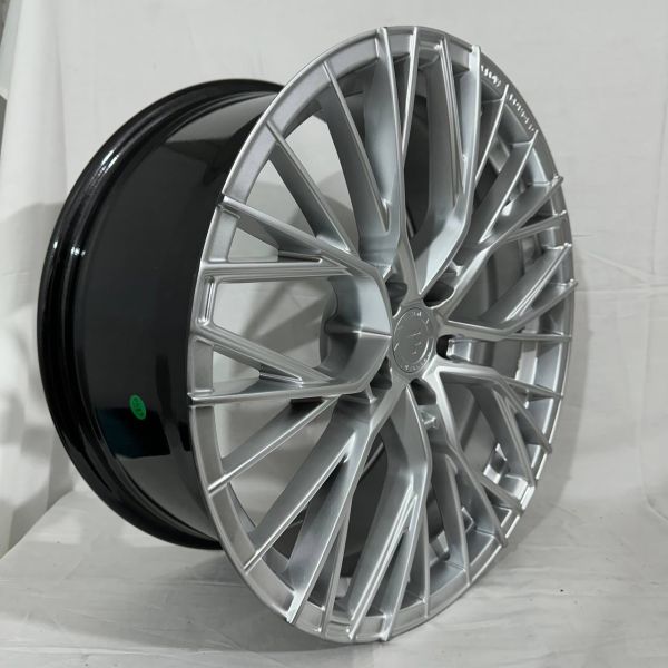 F9829 R19 8,5J ET35	5X112	66.6	HYPER SILVER