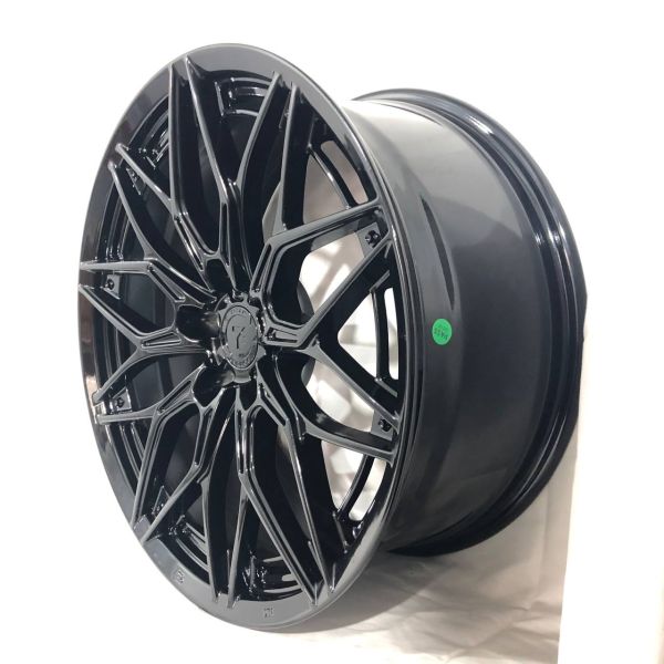 F9797 R19 8,5J ET35	5x114,3	73,1	Gloss Black