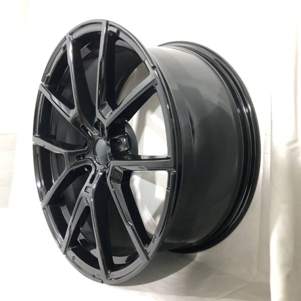 F9746 R19 9,5J ET40	5X120	72,6	Gloss Black