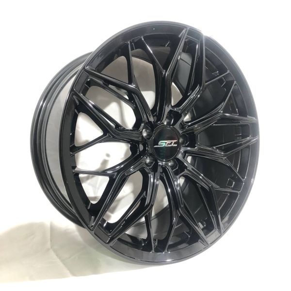 F8796 R18 8,5J ET30	5x100	74,1	GLOSS BLACK