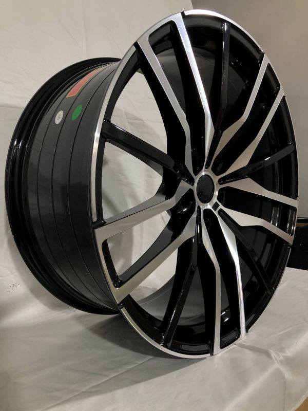 B373F R22 10J ET35	5X112	66,6	BLACK MACHINED FACE