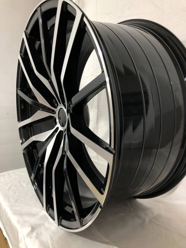 B373F R22 10J ET35	5X112	66,6	BLACK MACHINED FACE