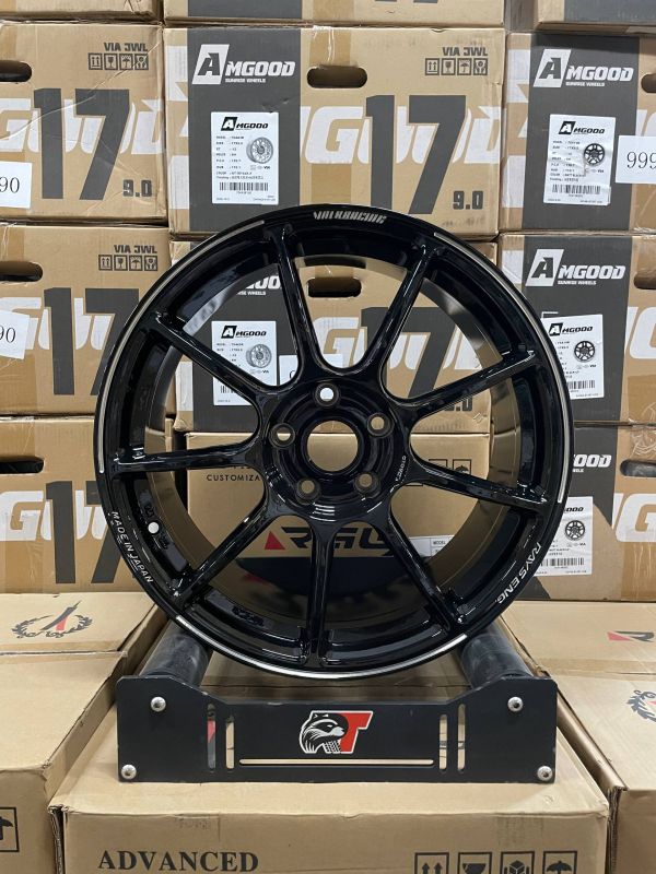 YF9017 R18 8,5J 5x114,3 ET40	67,1 	Gloss Black + Milling