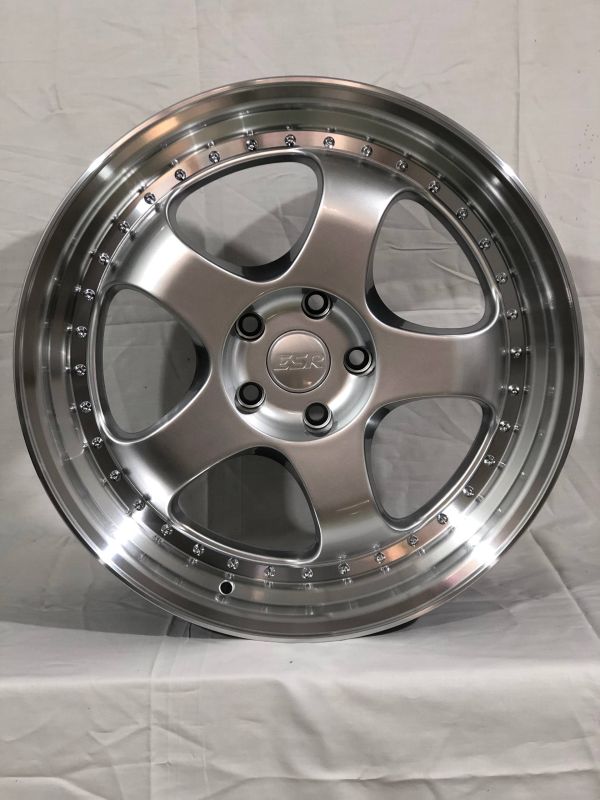 KS089 R19 8,5J 5x114,3 ET30	67,1 	HYPER SILVER +LIP POLSH +CHROME RIVET