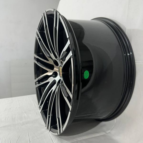 1041 R21 10J	5X112 ET19	66,6 GLOSS BLACK MACHINED FACE