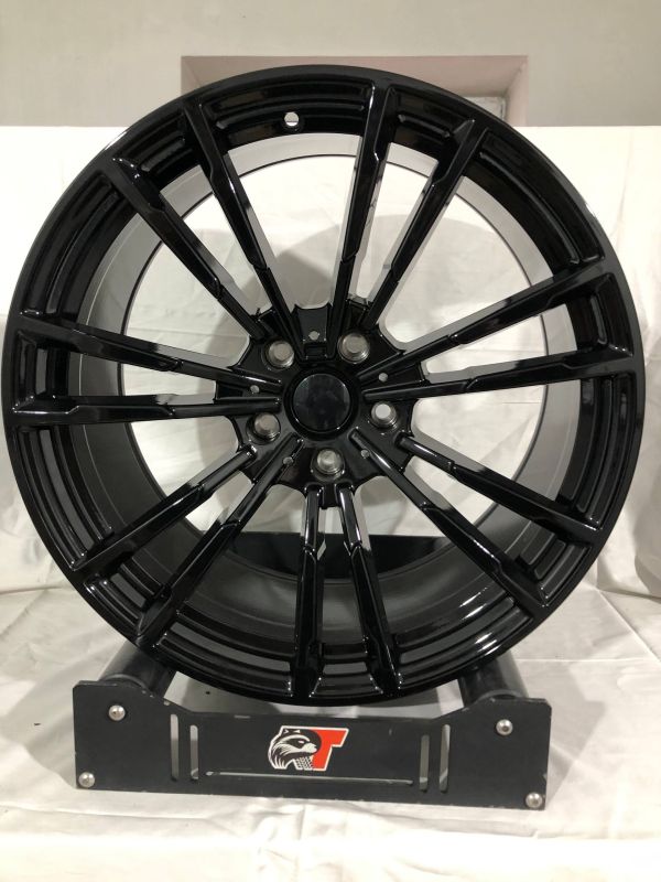 543 7050 BMW M5 R20 9,5J 5x120	ET40 ЦО 72,6 Black