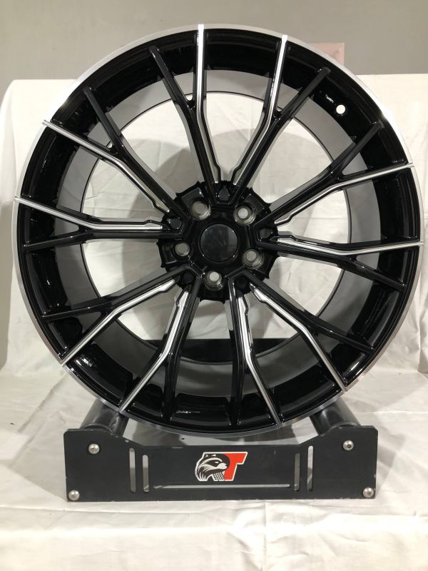 0220 R20 10J 5x112 ET40	66,6 	Gloss black machined and milled