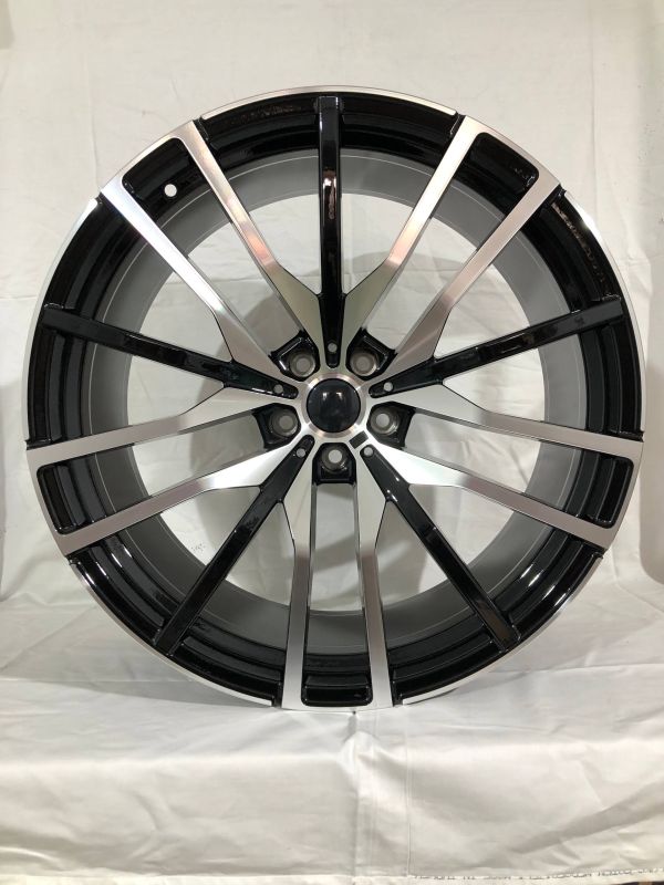 811	R22 10J	5X112 ET35	66,5 BLACK MACHINE FACE