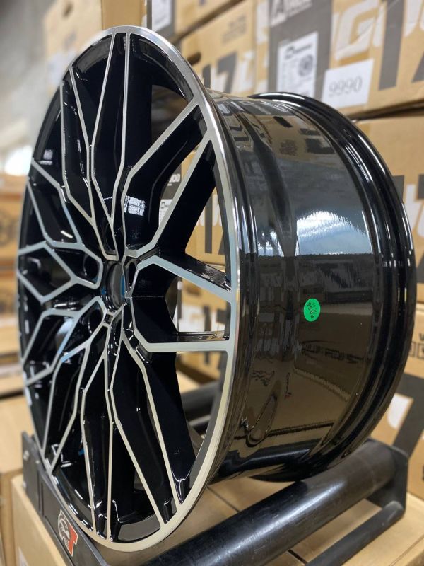FA755 R20 9,5J ET40	5X120 72,6 BLACK MACHINED
