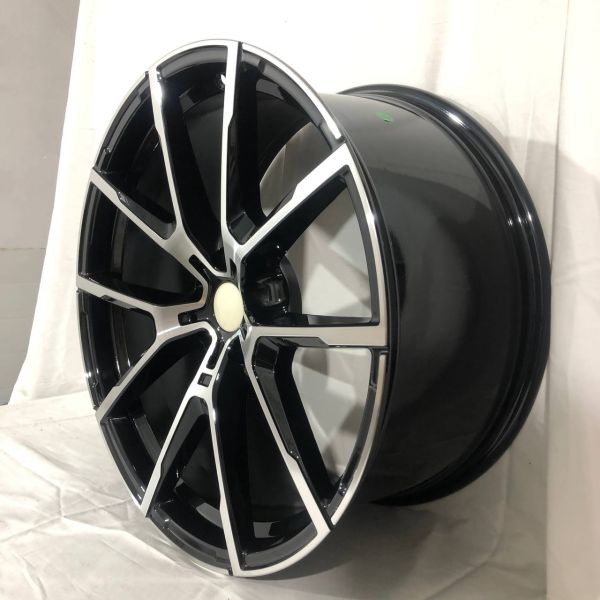 FA746 R20 9,5J	ET37	5X112	66,6	Black  Machined Face