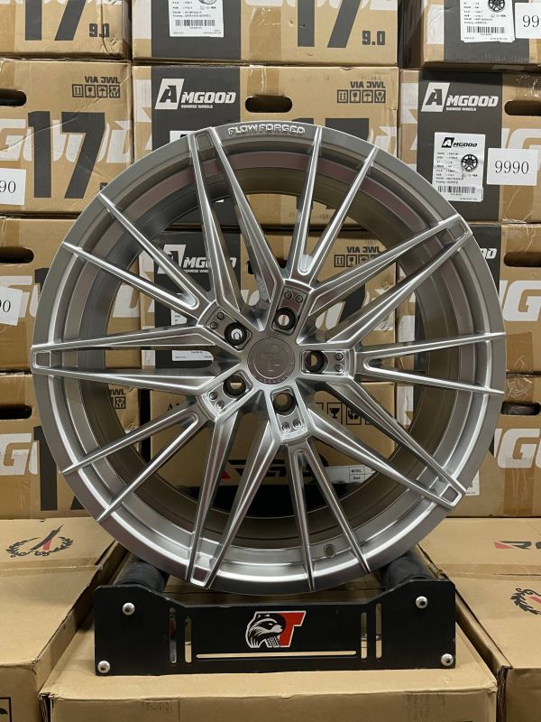 F9830 R19 8,5J ET35	5X112	66.6 HYPER BLACK