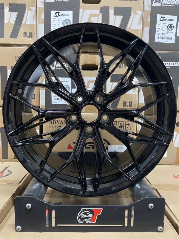 F9796 R19 8,5J ET30	5x112	70,1	Black