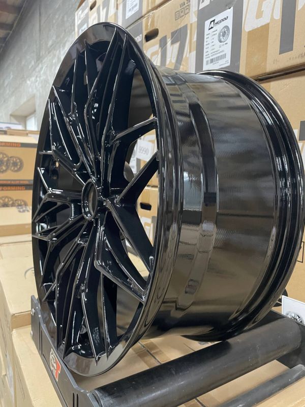 F9796 R19 8,5J ET30	5x112	70,1	Black