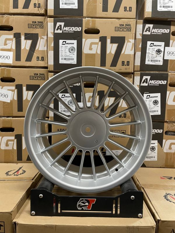 8332 R18 8,5J ET13 5x112 / 5x120	74.1	SILVER