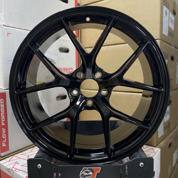 ZB001 R19 8,5J	66,45 ET35	5*112	GLOSS BLACK