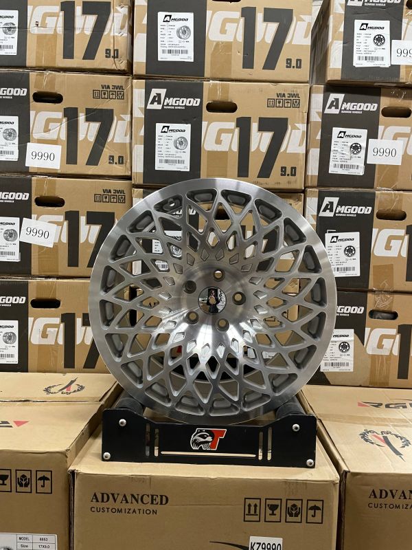 ПРАВЫЙ 0106 R18 8,5J 5X113 ( 5x112 / 5x114,3 ) ET40 73,1 silver machined face