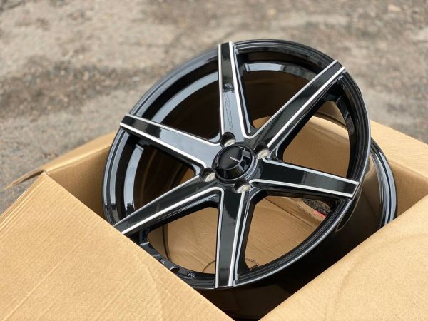 6093 R18 8,5J 5x114,3 ET33 73,1 	GBM