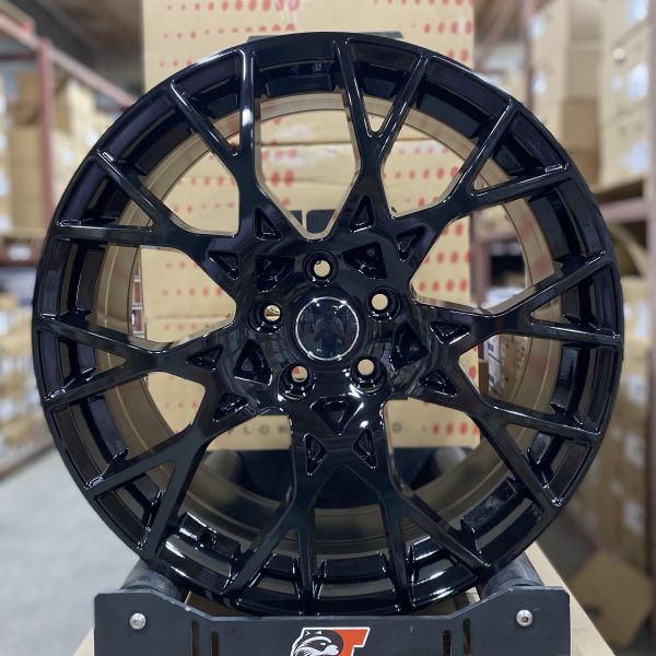 F9813 R19 8J ET42 5X112	66.6	FULL GLOSS BLACK