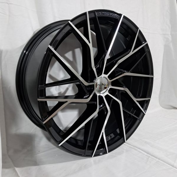 Flow Forged F8831 R18 8J ET35	5x114,3	67.1	BM + BLACK LIP LAQUER COAT