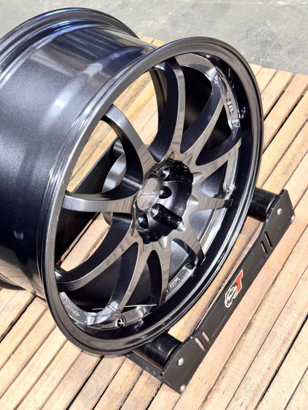 F8245 R18 8,5J ET40 5x108 / 5x114,3	73.1	Silver Machine Face/Lip