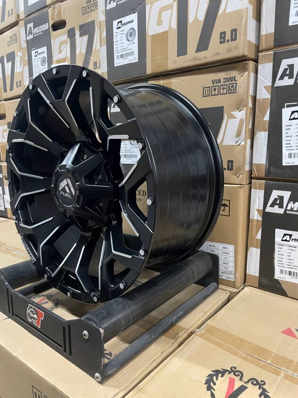 601	R18 9J	ET10	6x114,3 / 6x130	74,6	Matt Black Machine Face