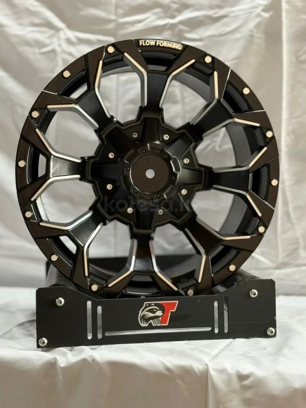 601	R17 8,5J ET10	5X150	110	Matt Black Machine Face