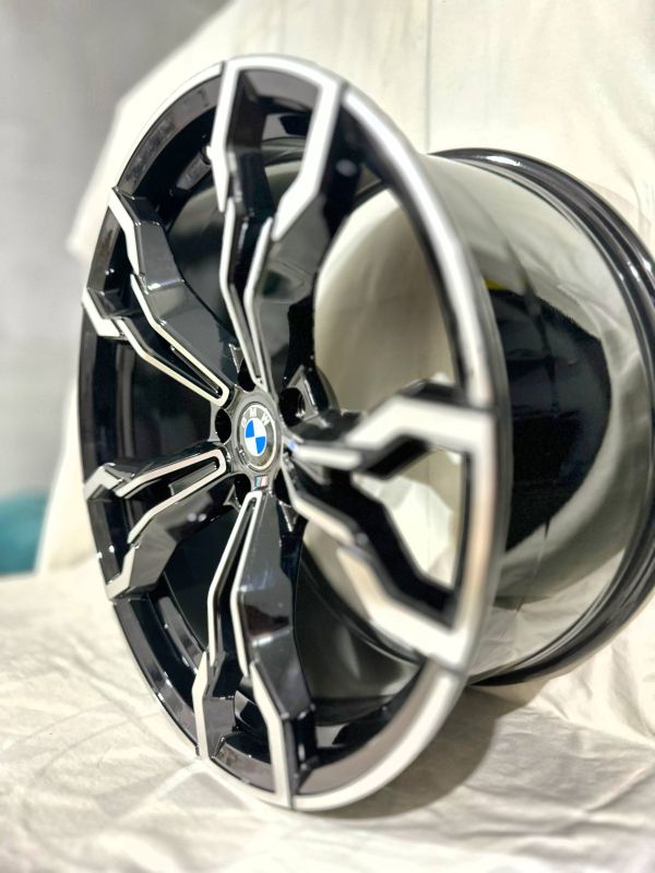 4296 BMW R20 9,5J ET43	5x112	66,5	BLACK MACHINED FACE