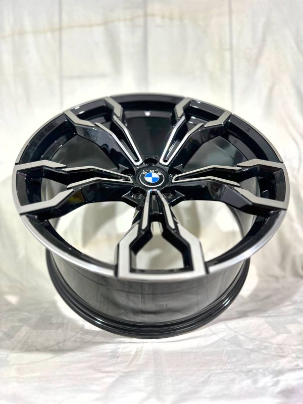 4296 BMW R20 9,5J ET43	5x112	66,5	BLACK MACHINED FACE