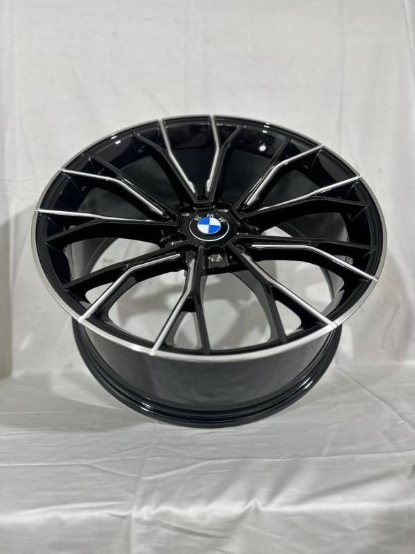 0220 BMW R20 10J	5x120 ET45 ЦО 72,6  gloss black machine lip milling window