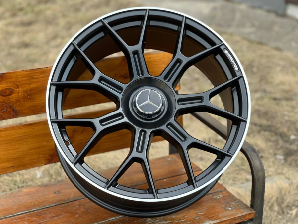 306	R21 8,5J 5x112 ET34	66,5  Satin Black Machine Lip