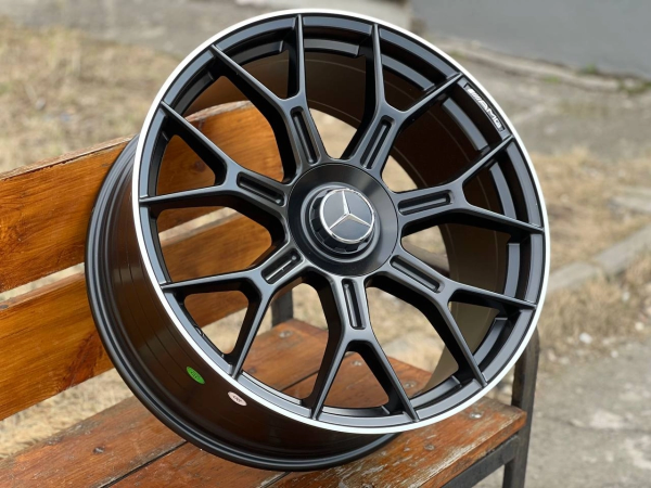 306	R21 8,5J 5x112 ET34	66,5  Satin Black Machine Lip