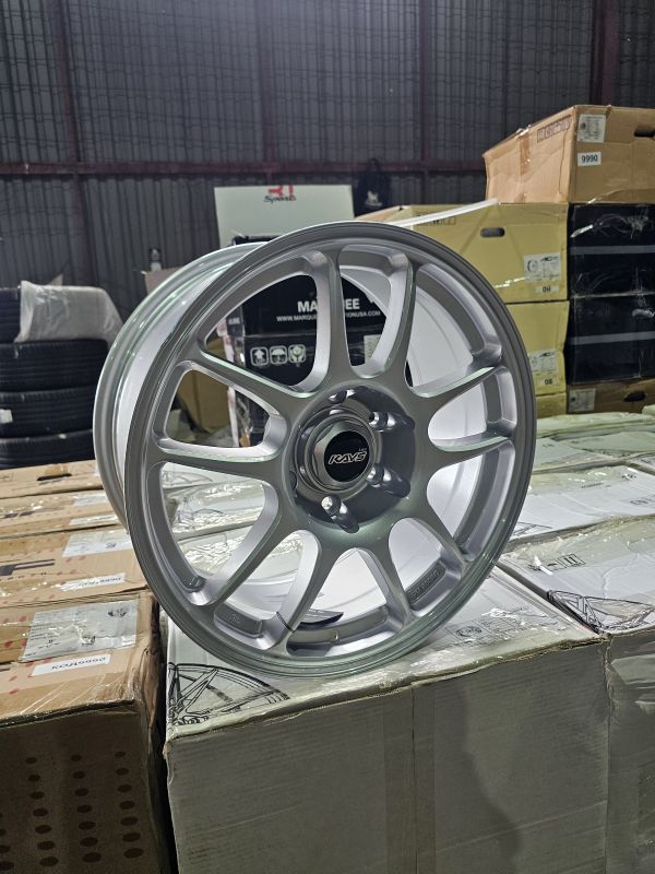 8664 R18 8,5J ET20 6x139,7 ЦО 106.2 SILVER