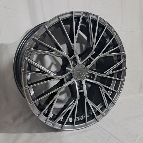 F9829 R19 8,5J 5x120 ET30 ЦО72.6 HYPER BLACK