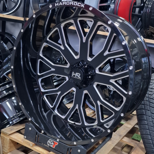 R26 14J	6X139.7	ET-76	108	Gloss Black Milled