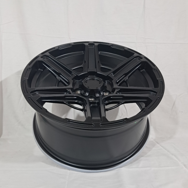 XF219 R18 8,5 ET20	5x114,3	73,1	MATTE BLACK