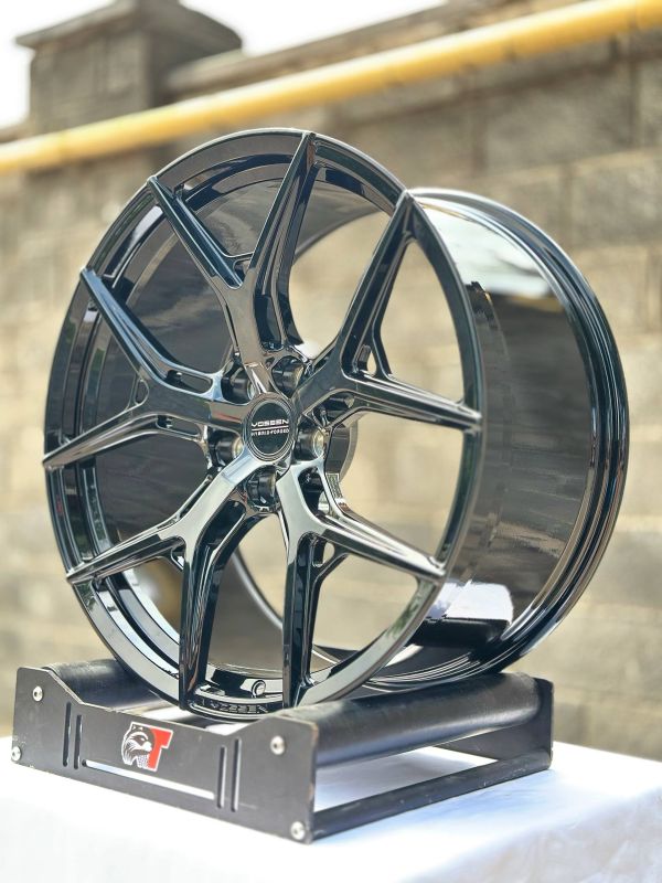 Range Rover MRGW2106 Forged	R22 10,5J	5x120	ET35	72,56	GLOSS BLACK