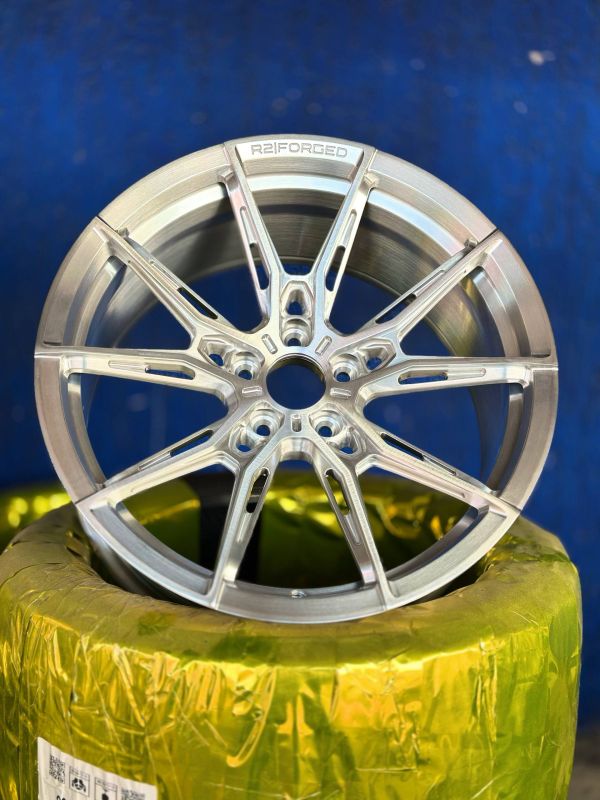 VELIX-X1	Forged	R19 9,5J	5x112	ET34	66,56	brushed silver