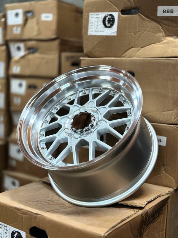 18960	R18 10J	ET25	74,1	5x112 / 5x120 SILVER MACHINE LIP+CHROME RIVETS