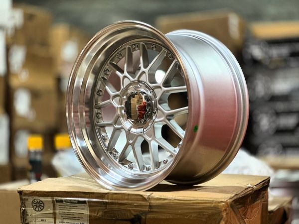 18959	R18 9J	ET25	74,1	5x112 / 5x120	SILVER MACHINE LIP+CHROME RIVETS
